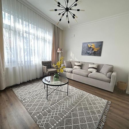 Center Of City In Besiktas 2 Plus 1 With 2 Bathroom And 3 Air Conditioner Istanbul Exterior foto