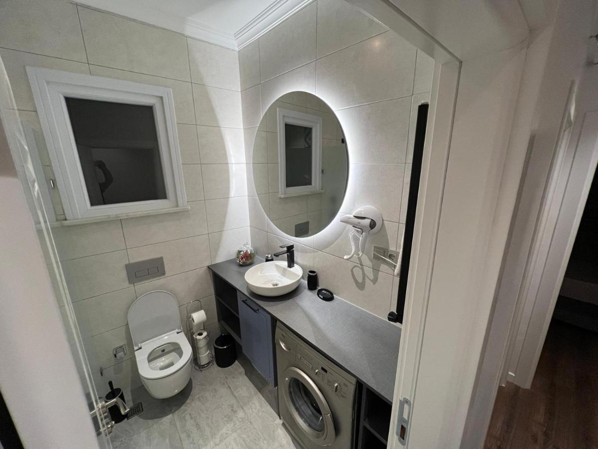 Center Of City In Besiktas 2 Plus 1 With 2 Bathroom And 3 Air Conditioner Istanbul Exterior foto