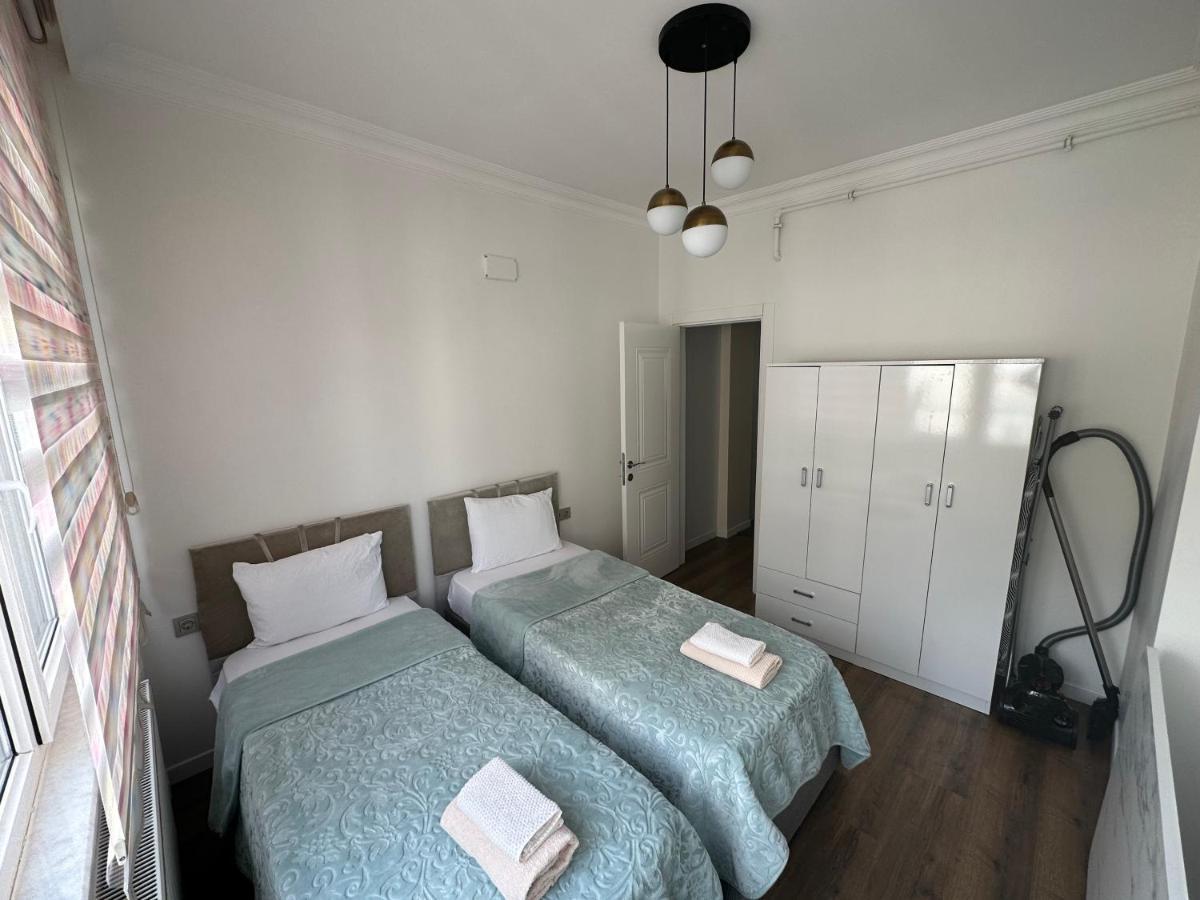 Center Of City In Besiktas 2 Plus 1 With 2 Bathroom And 3 Air Conditioner Istanbul Exterior foto