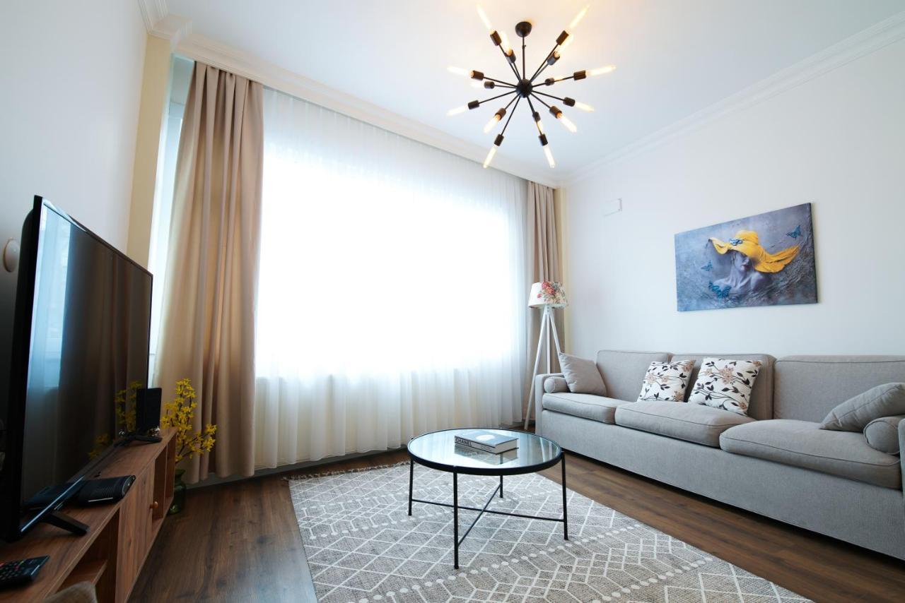 Center Of City In Besiktas 2 Plus 1 With 2 Bathroom And 3 Air Conditioner Istanbul Exterior foto
