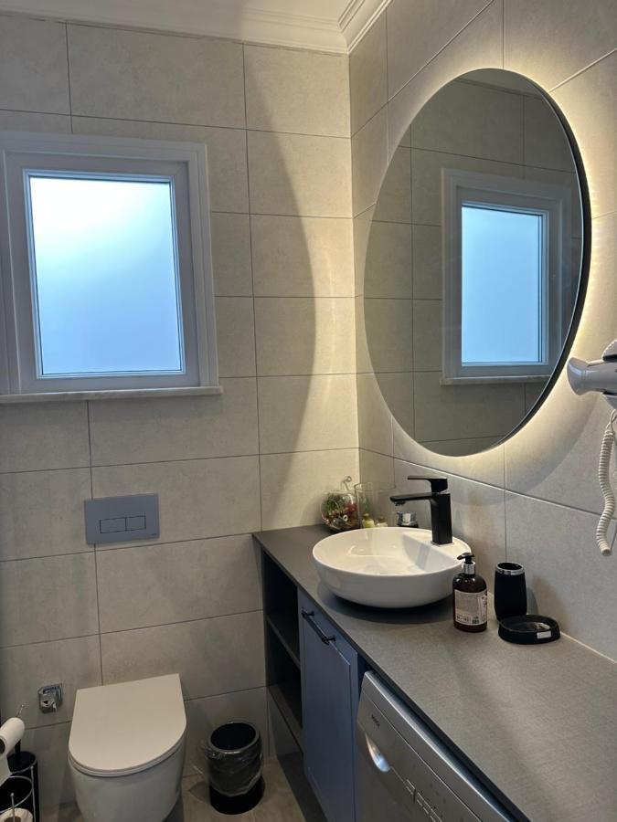 Center Of City In Besiktas 2 Plus 1 With 2 Bathroom And 3 Air Conditioner Istanbul Exterior foto