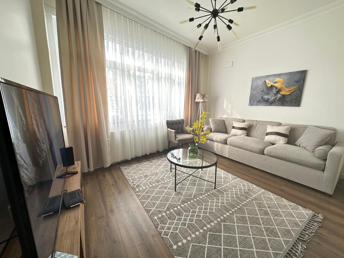 Center Of City In Besiktas 2 Plus 1 With 2 Bathroom And 3 Air Conditioner Istanbul Exterior foto